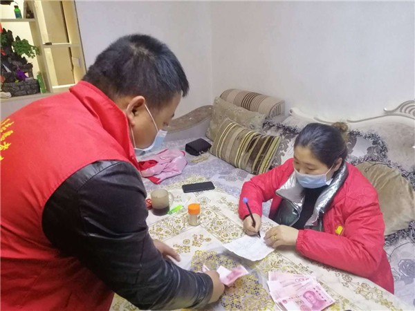 贵州思南：青年志愿者爱心捐款暖咸丰