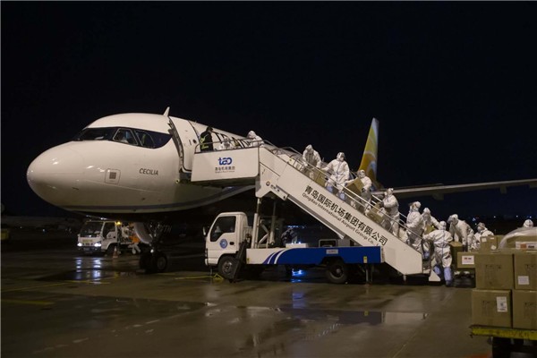 青岛机场顺利完成首个国际“客改货”包机保障任务