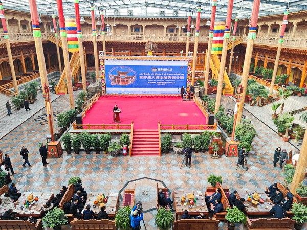 青海尖扎“藏家大院”通过世界最大木结构四合院认证