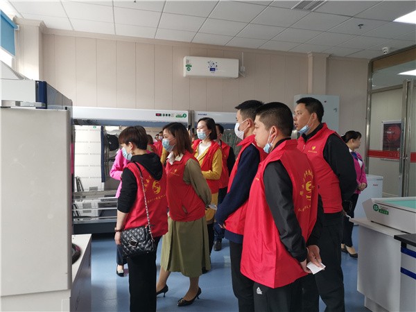贵州思南：县青年志愿者协会开展义务献血活动