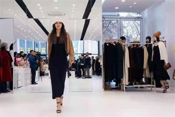 青岛首家本土高端女装品牌线下体验店开业