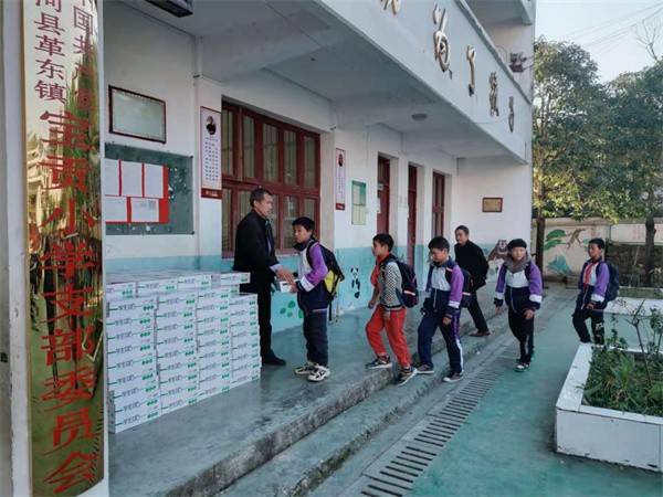 贵州省剑河县乡村学校获赠中国伊利集团牛奶6667件