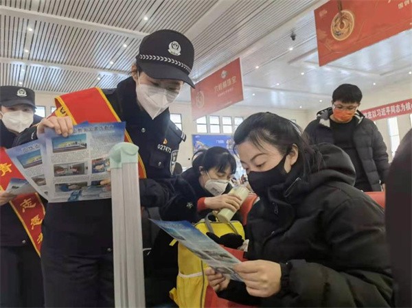 哈尔滨东站派出所多措并举保障春节期间辖区安全