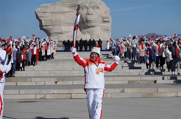 北京冬奥会张家口赛区火炬接力在河北阳原接力 首棒奥运冠军