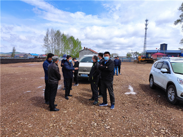 黑龙江省农业农村厅副厅长李连瑞深入夹信子镇调研指导高标准农田建设和中药材种植工作