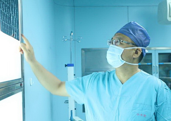 西宁市第一人民医院完成首例人工全肘关节置换术