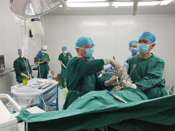 山东援青干部管理组助力海北完成首次胸腔镜肺结节手术