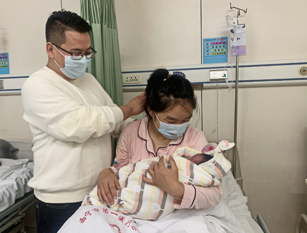 12个“国庆宝宝”在西宁市第一人民医院平安降生