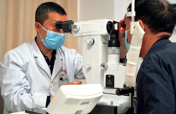 西宁市第一人民医院眼科在青海省首次开展选择性激光小梁成形术 