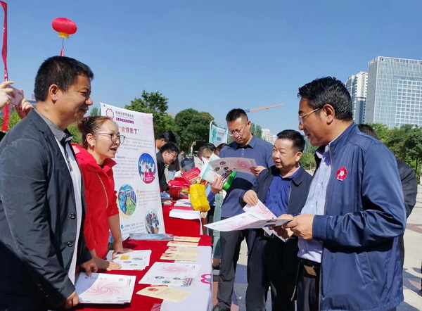 第八个“中华慈善日”宣传活动在西宁举行