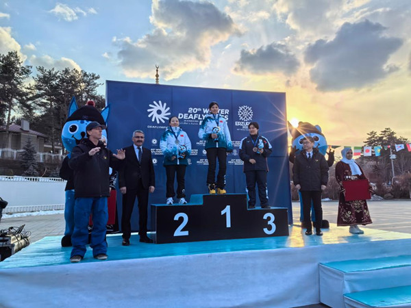 中国选手首次夺得听障冬奥会单板滑雪个人项目金牌