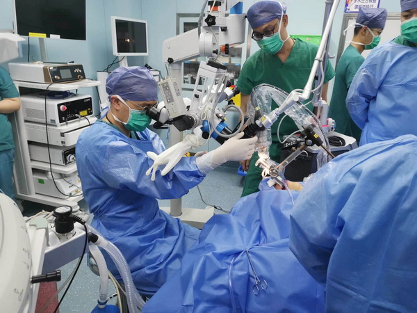 西宁市第一人民医院成功完成首例“二氧化碳激光下声带息肉切除手术